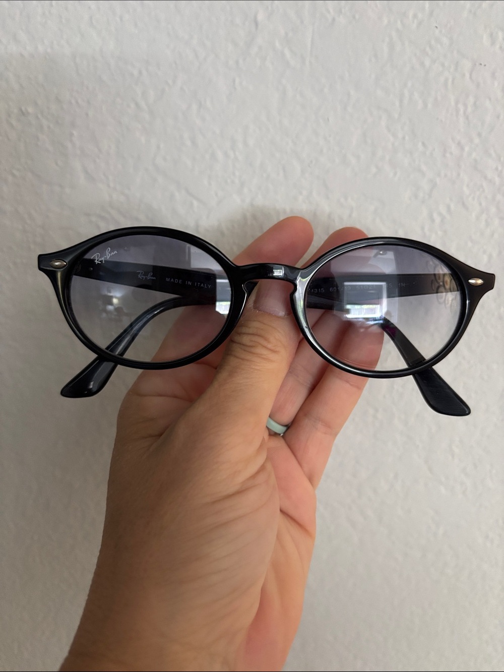 Ray-Ban Black Round Sun Glasses - Glossy frame rb4315